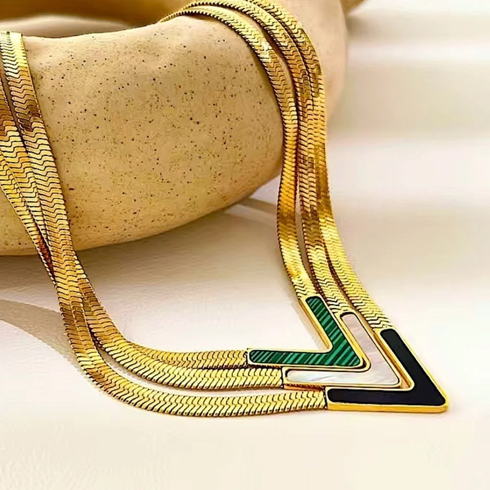 Gold 18K V Shaped Emerald Collarbone Flat Clavicle Herringbone Necklace